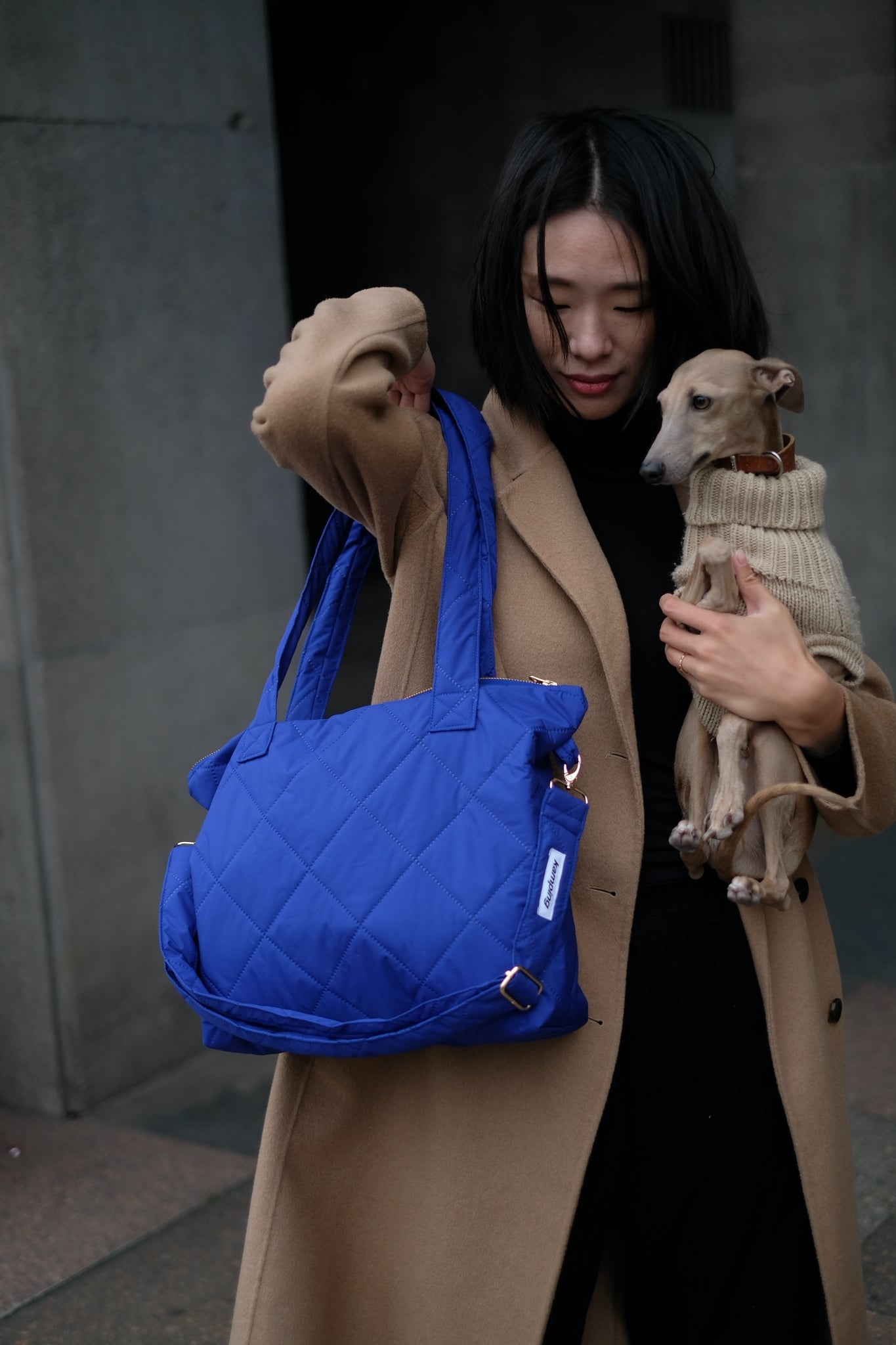 Kamping Studios Everyday-Stepptasche, blau,am Model mit Schultergurt
