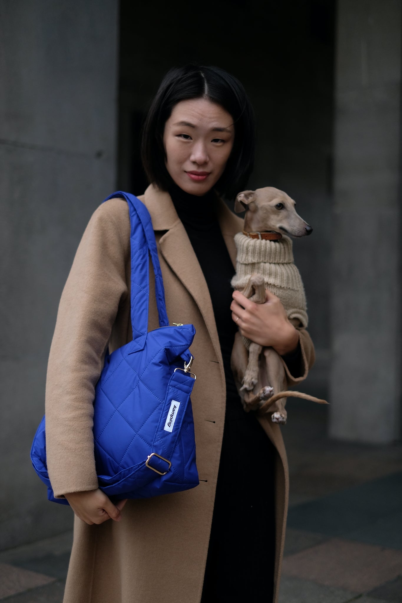 Kamping Studios Everyday-Stepptasche, blau,am Model mit Schultergurt