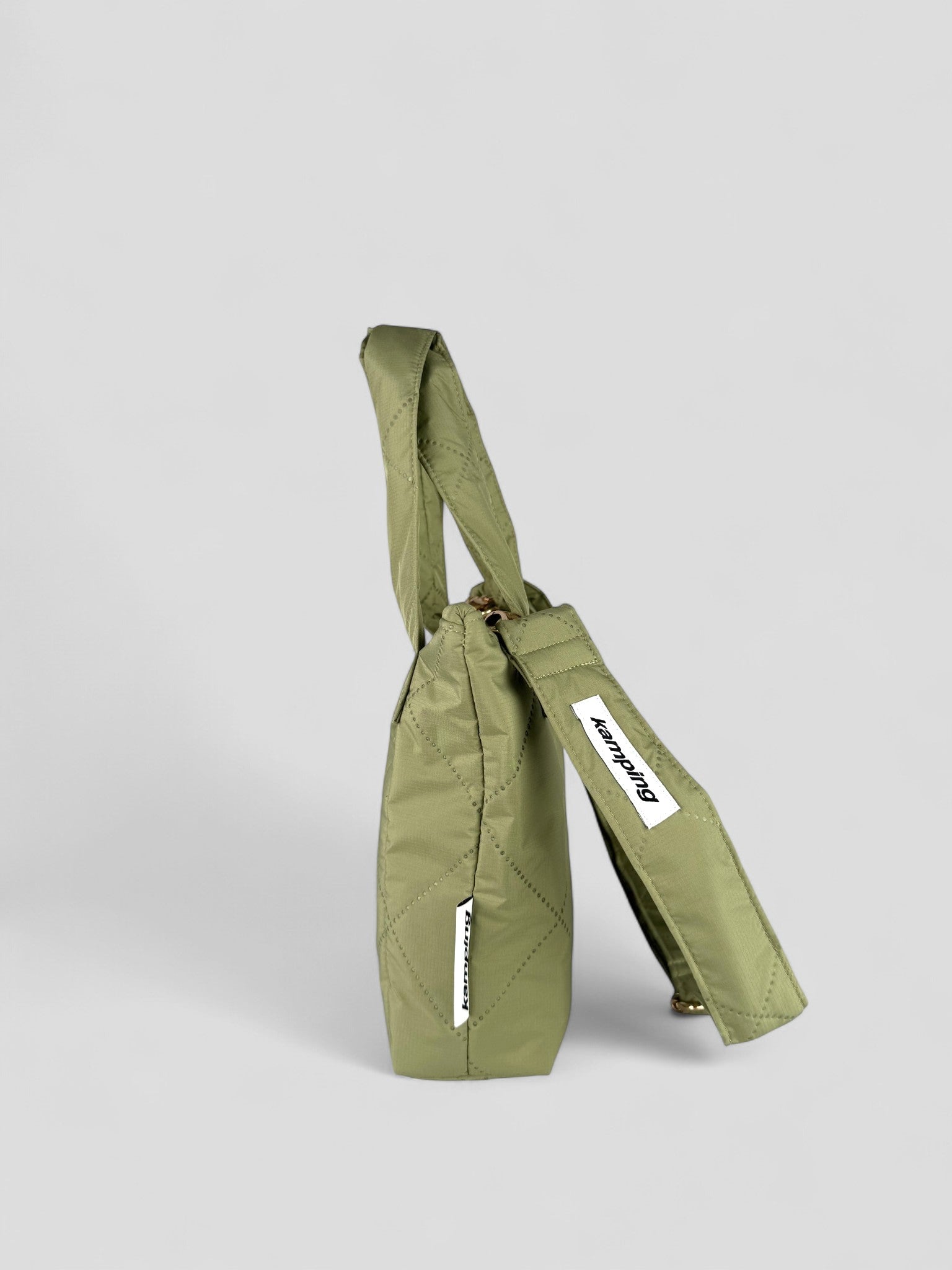 Kamping Studios kleine Umhängetasche in Matcha Grün, Produktfoto, Seitenansicht