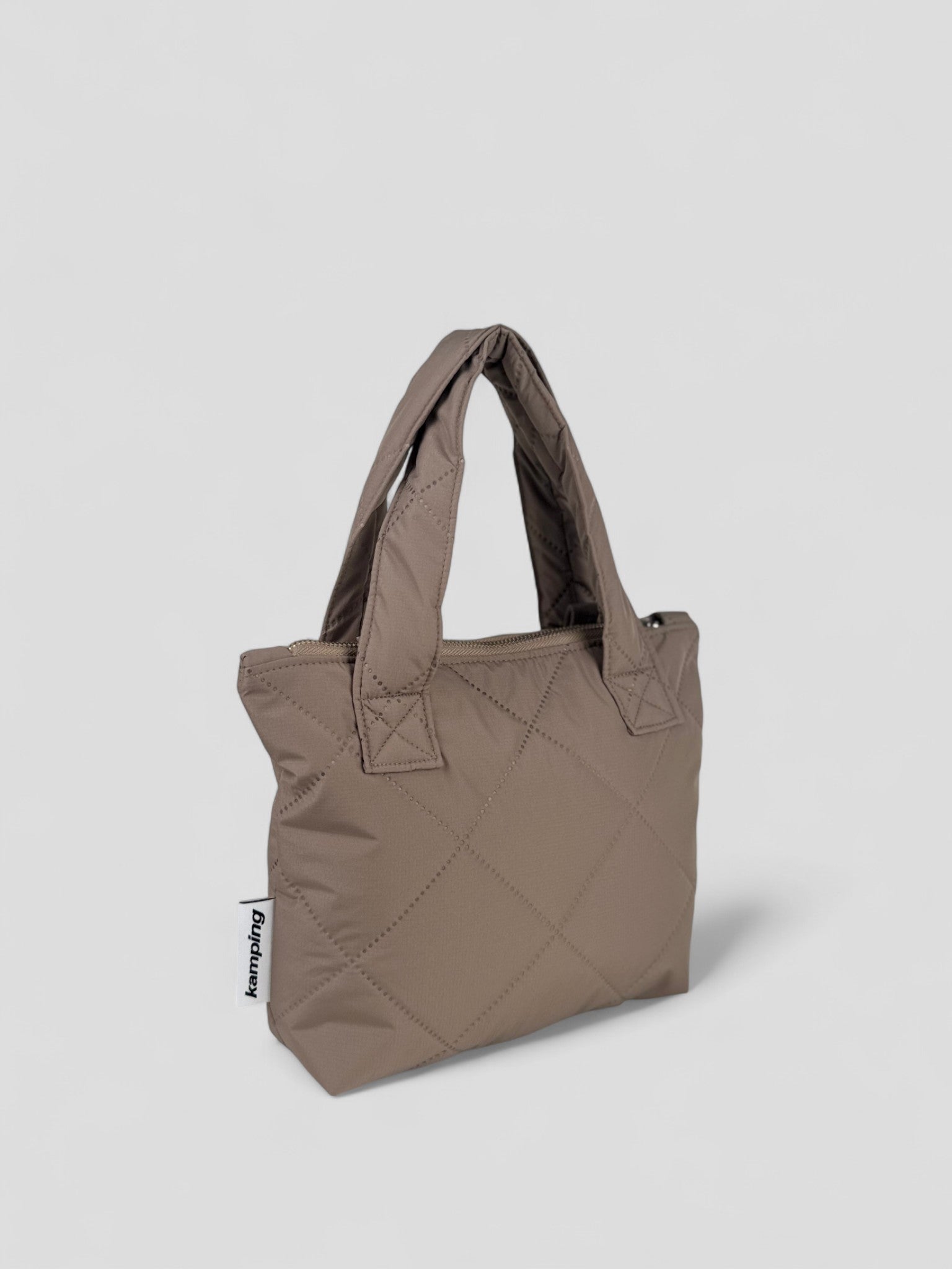 Kamping Studios, kleine Umhängetasche in Beige, Produktfoto, Seitenansicht