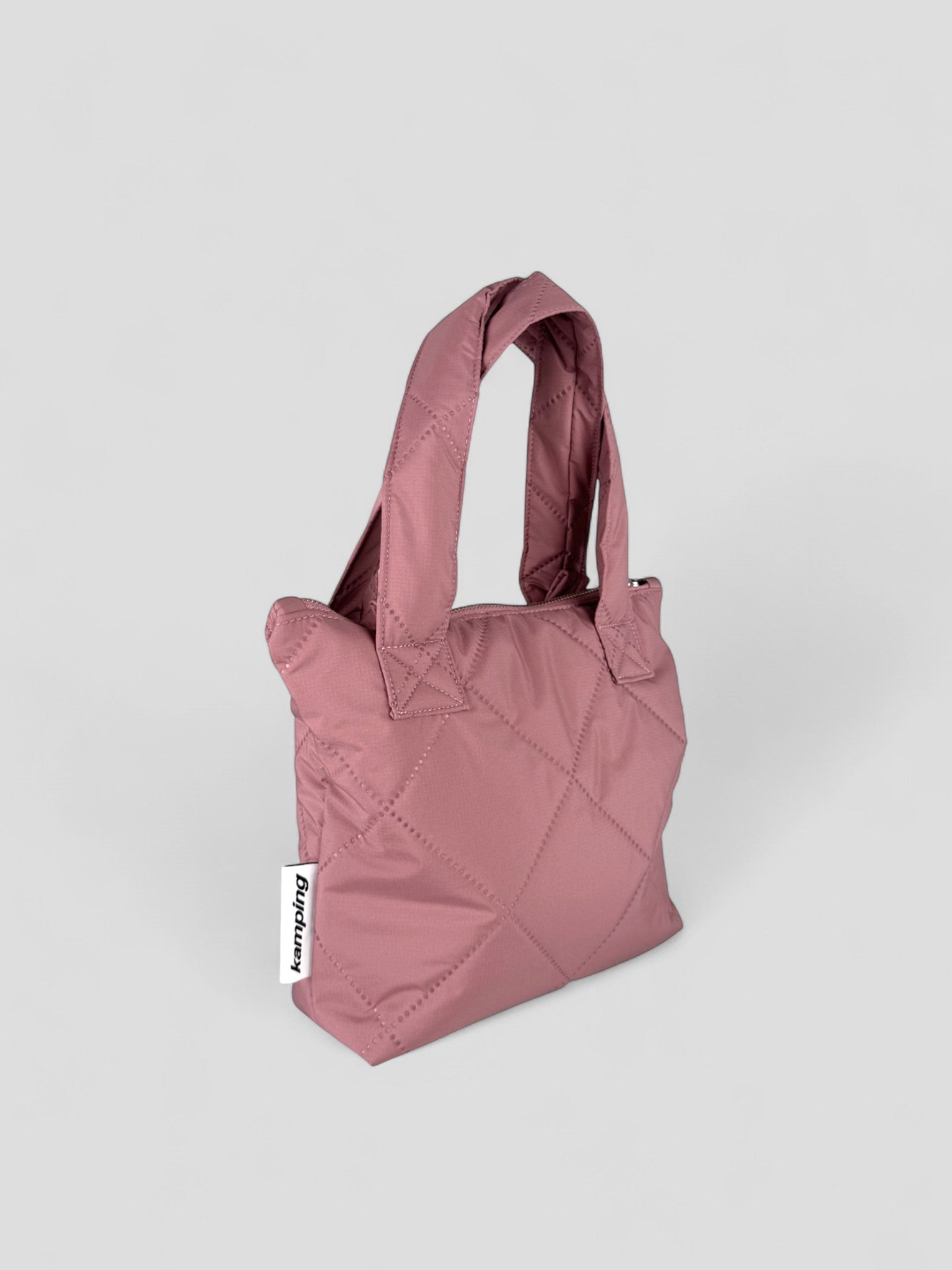 Kamping Studios kleine Umhängetasche in Rose-Pink, Produktfoto, Seitenansicht