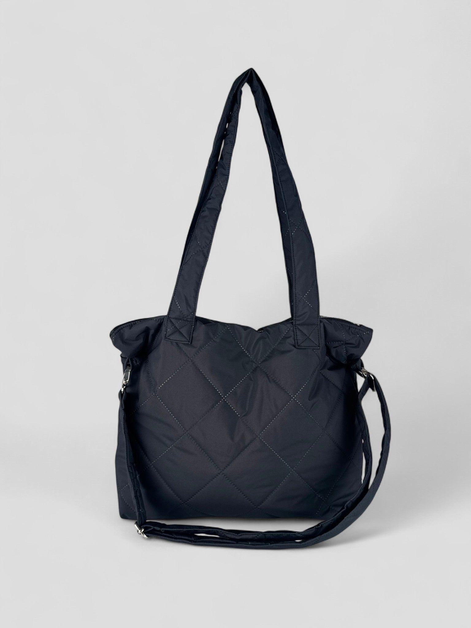 Kamping Studios Everyday-Stepptasche, Schwarz mit Schultergurt, Produktfoto, Vorderansicht