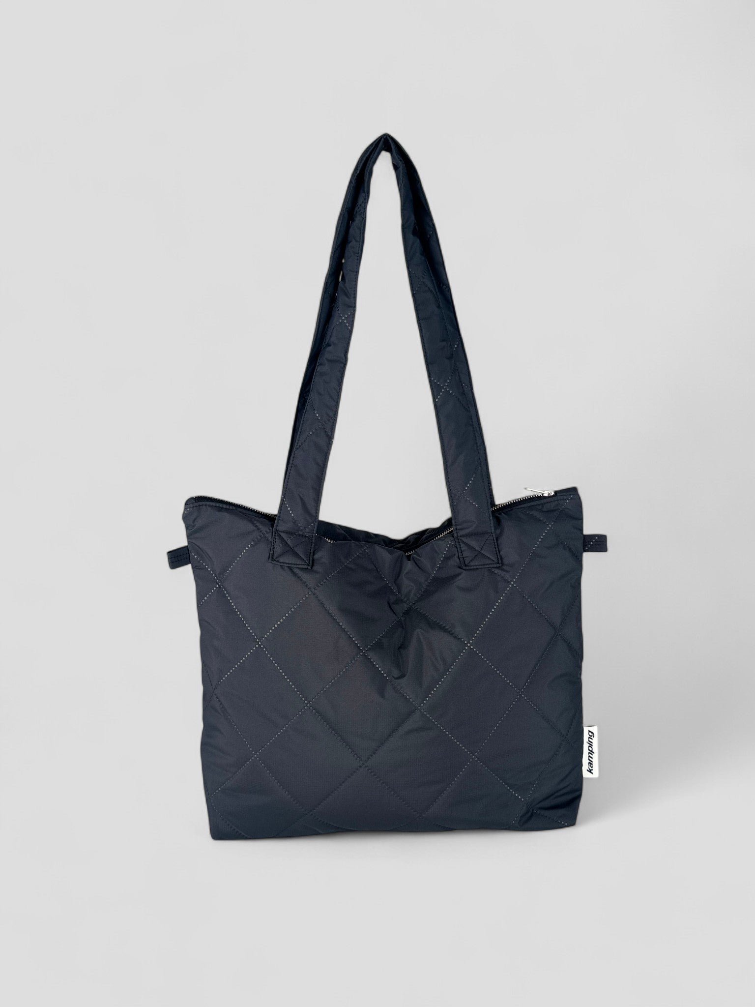 Kamping Studios Everyday-Stepptasche, Schwarz mit Schultergurt, Produktfoto, Vorderansicht