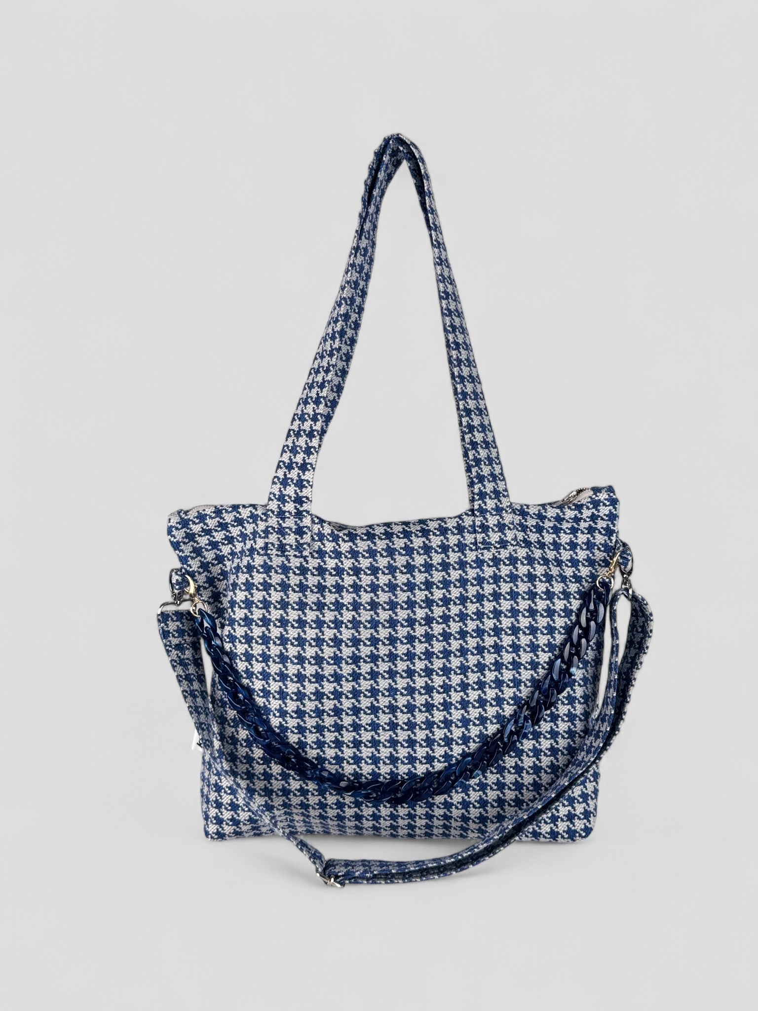 Kamping Studios Everyday Handtasche mit blau-kariert, Produktfoto, Vorderseite mit Schultergurt und Kette