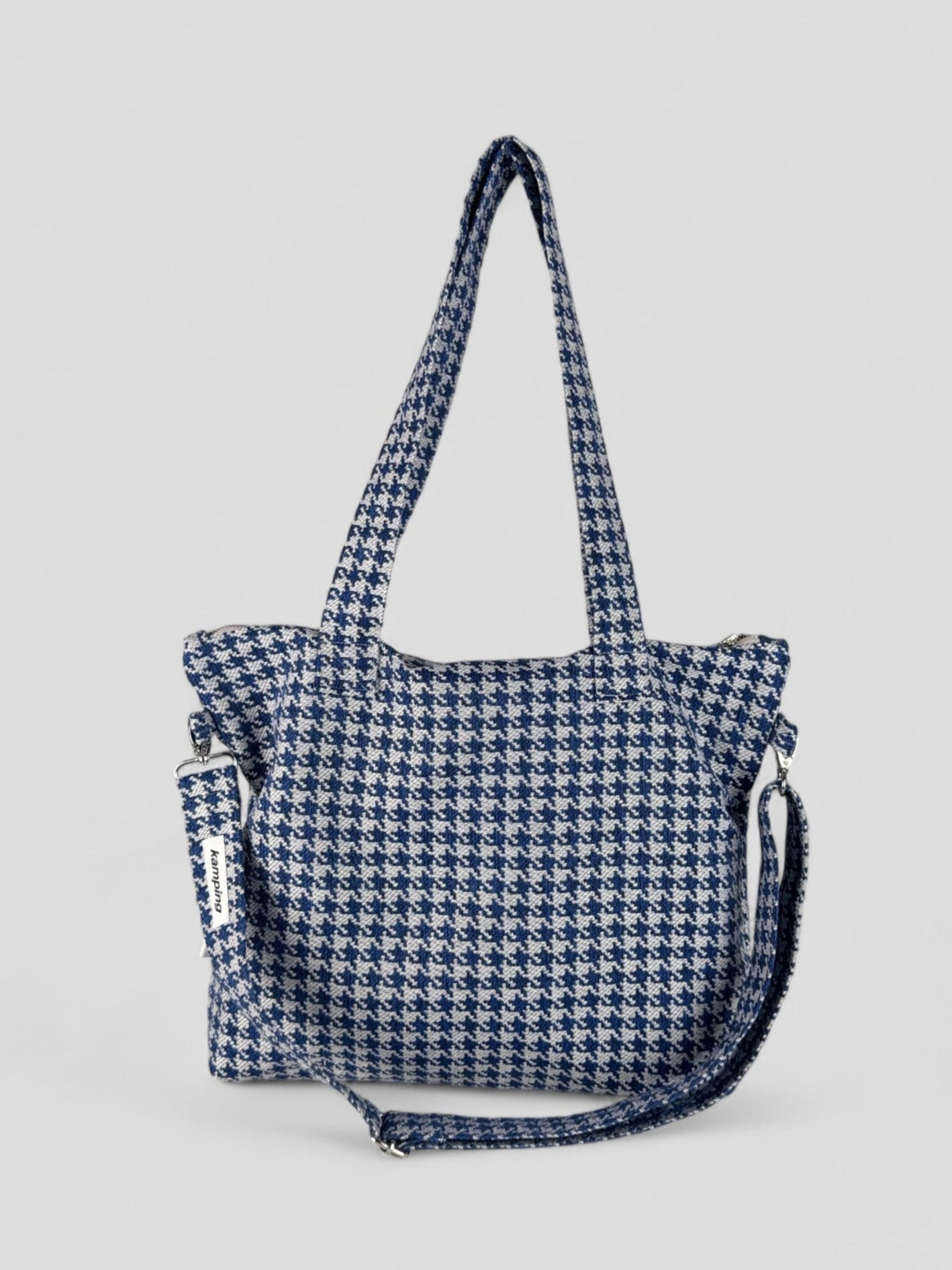 Kamping Studios Everyday Handtasche mit blau-kariert, Produktfoto, Vorderseite mit Schultergurt