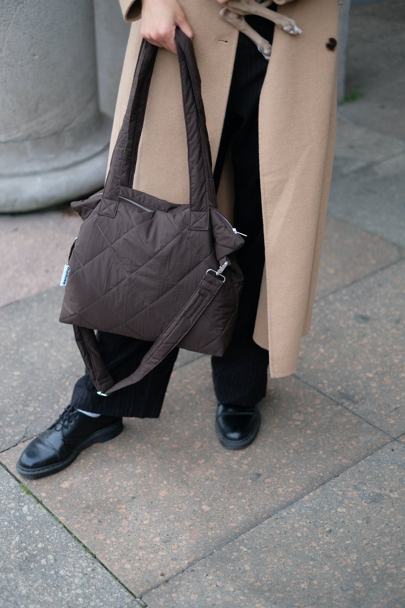 Kamping Studios Everyday-Stepptasche, braun, am Model 3