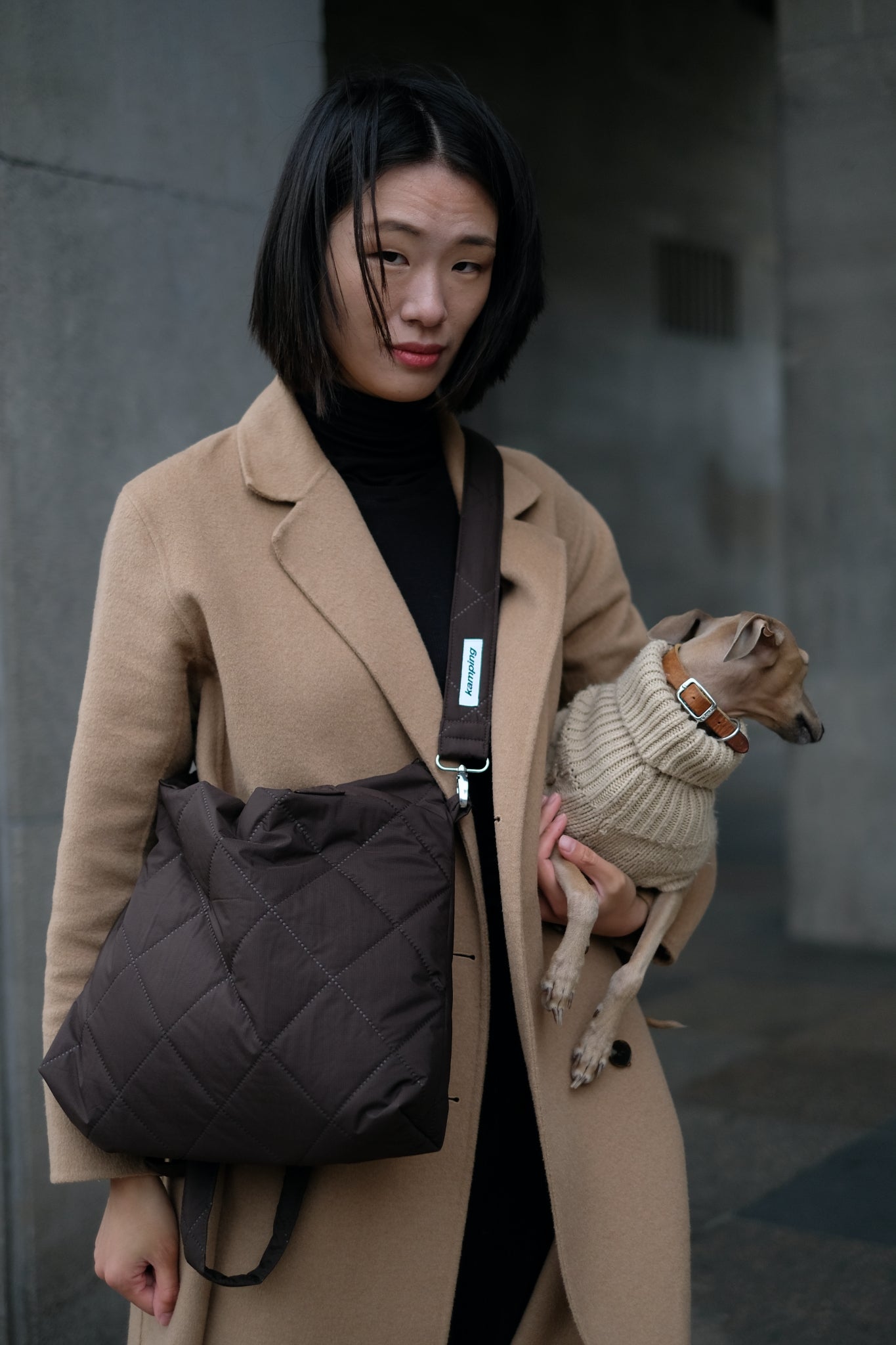 Kamping Studios Everyday-Stepptasche, braun,am Model mit Schultergurt