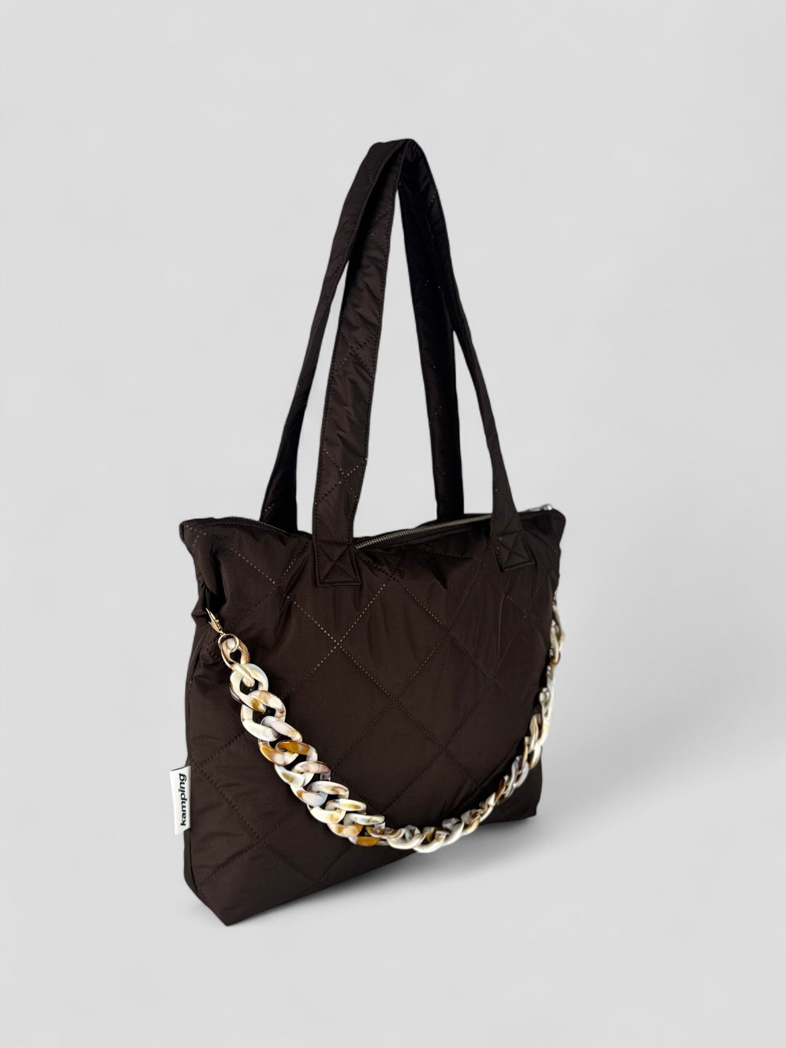 Kamping Studios Everyday-Stepptasche, braun, Produktfoto, Seitenansicht mit Gurt