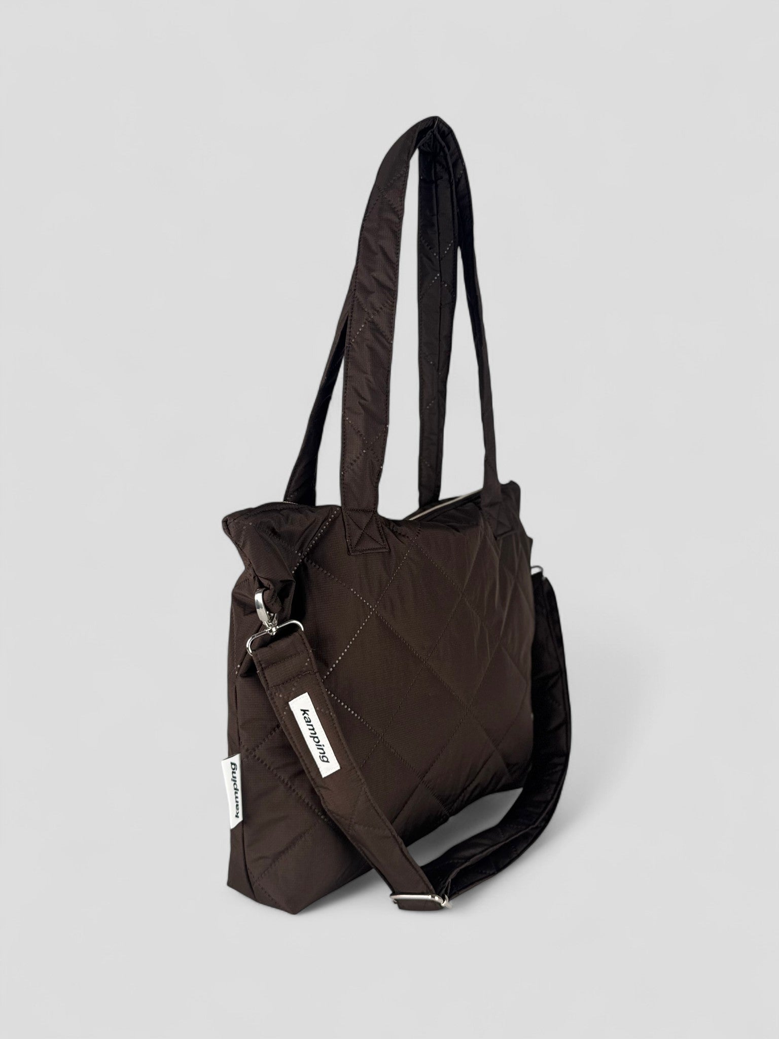 Kamping Studios Everyday-Stepptasche, braun, Produktfoto, Seitenansicht mit Gurt