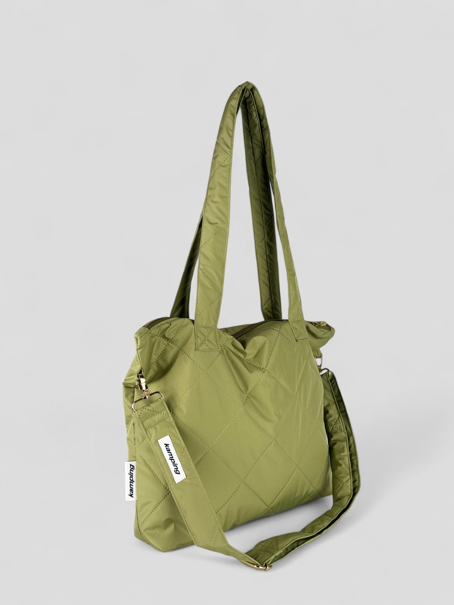 Kamping Studios Everyday-Stepptasche mit Schultergurt in Matcha-Gruen, Produktfoto, Seitenansicht