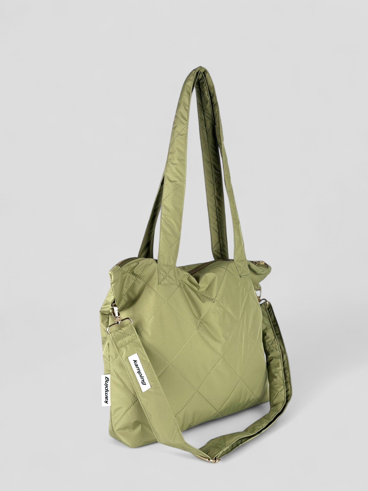 Kamping Studios Everyday-Stepptasche mit Schultergurt in Matcha-Gruen, Produktfoto, Seitenansicht