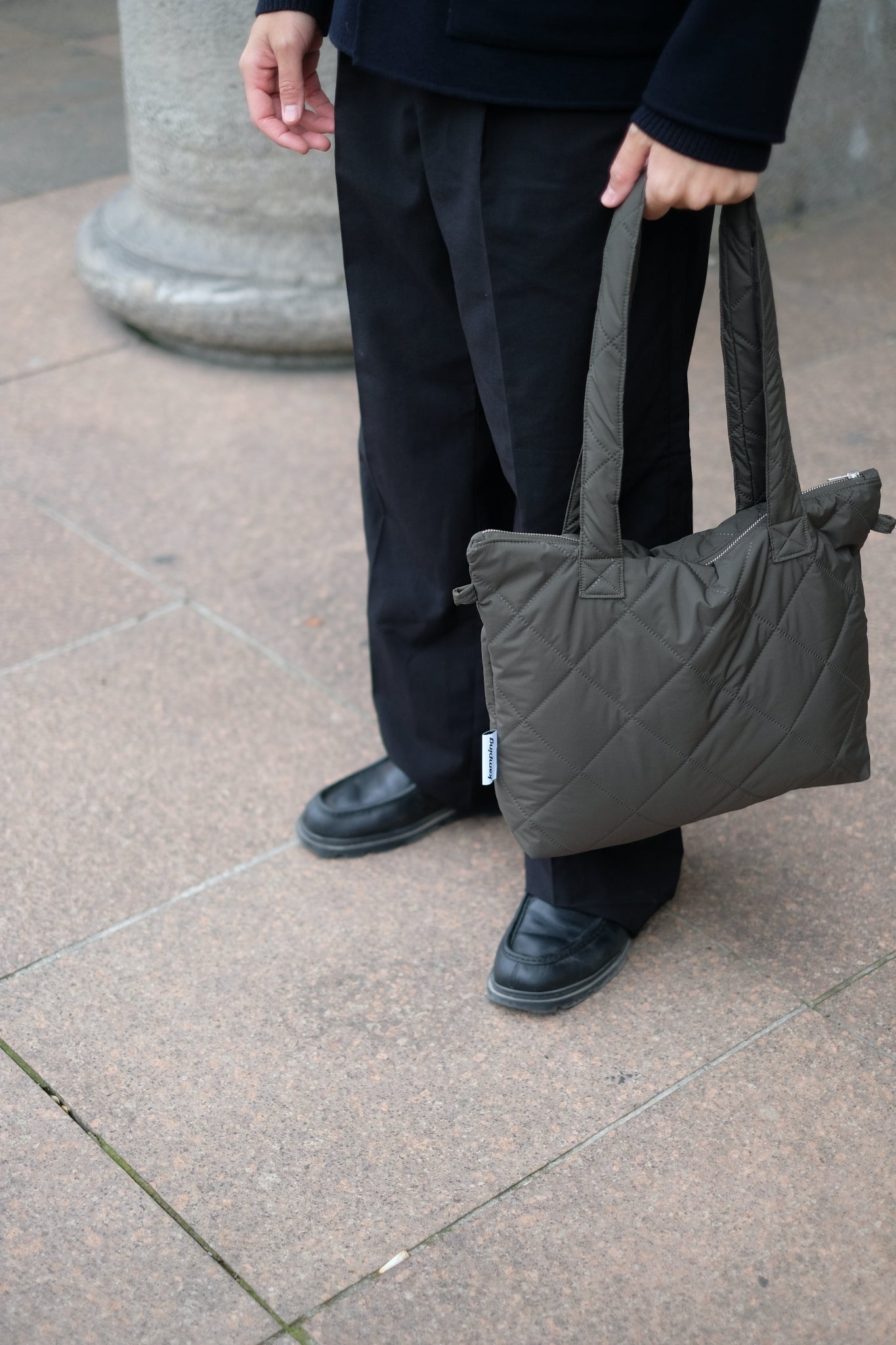 Kamping Studios Everyday-Stepptasche, Olive-Gruen, am Model, Detail 4