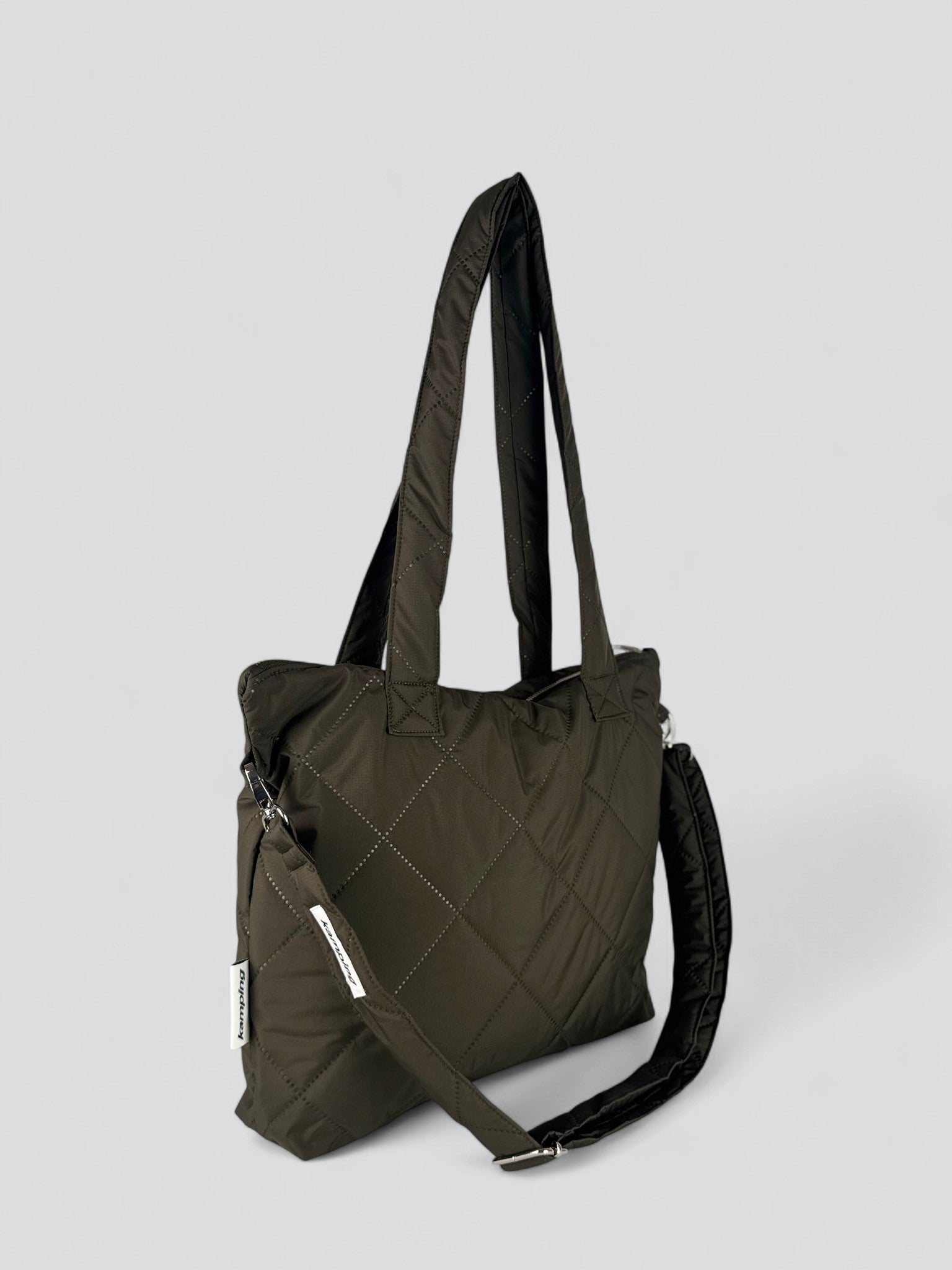 Kamping Studios Everyday-Stepptasche, Olive-Gruen mit Schultergurt, Produktfoto, Seitenansicht