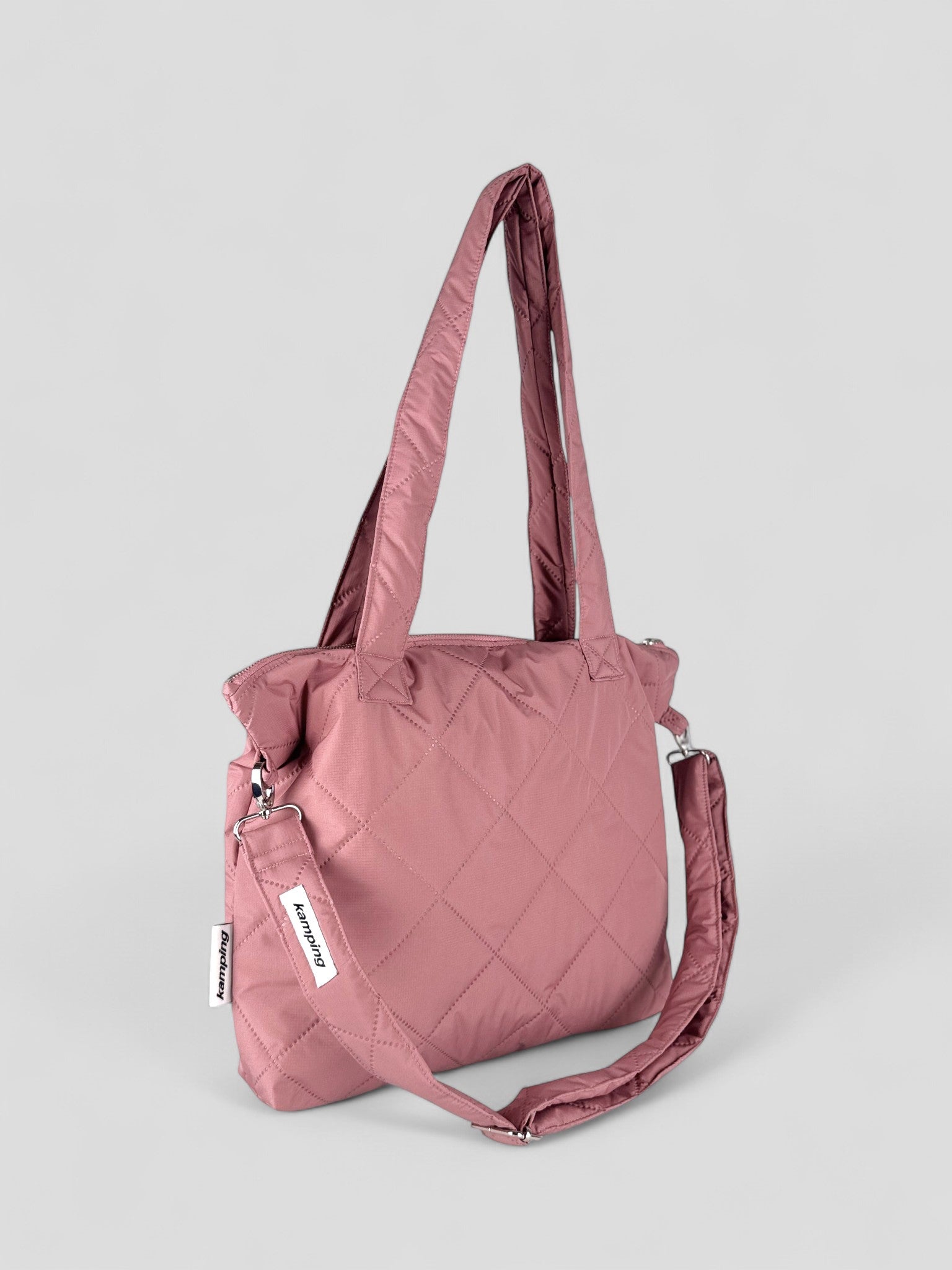 Kamping Studios Everyday-Stepptasche, Pink-Rose, Produktfoto mit Schultergurt, Seitenansicht