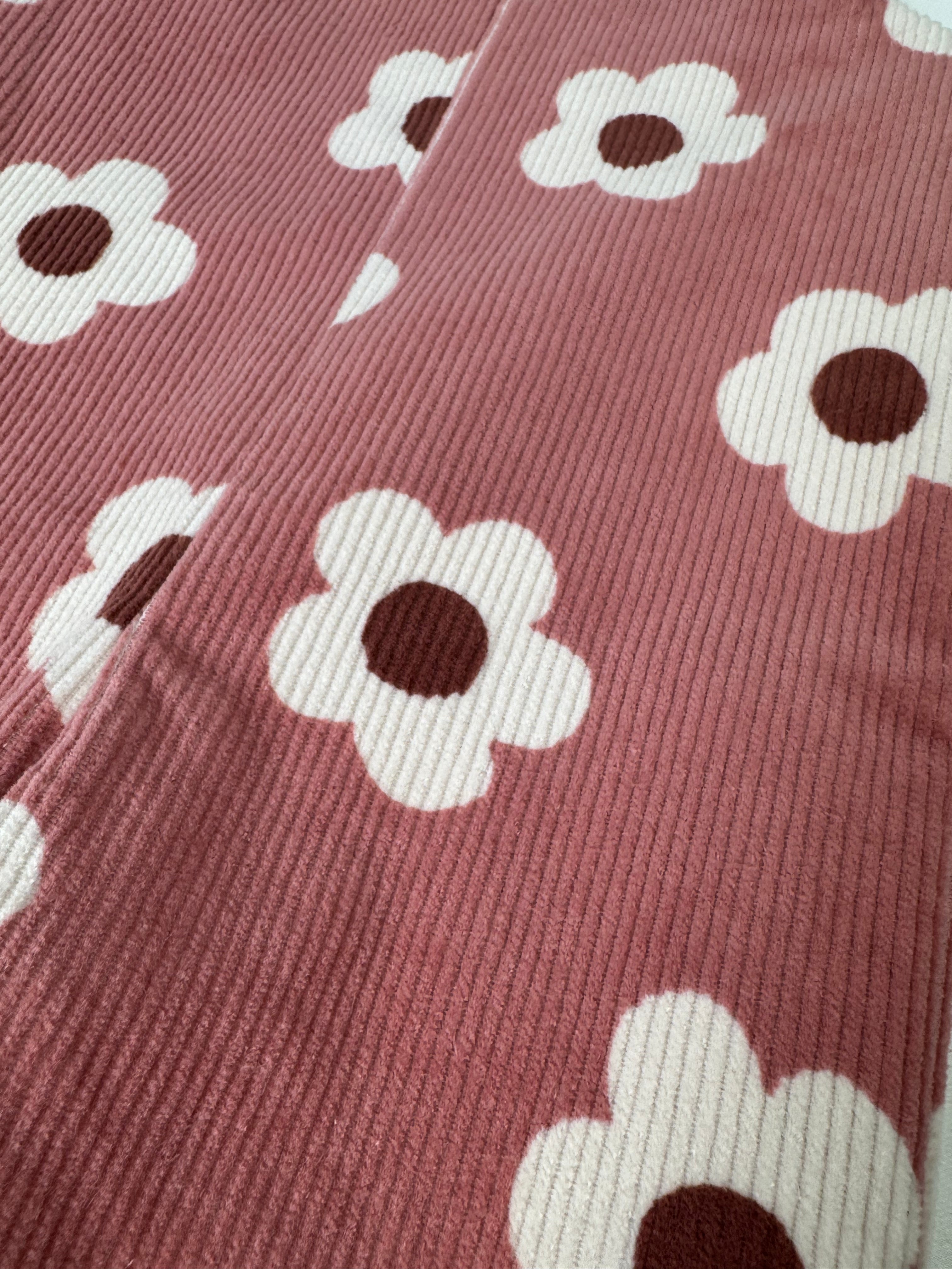 Baby Overall und Strampler mit rosa Blumen, Stoff, Detail