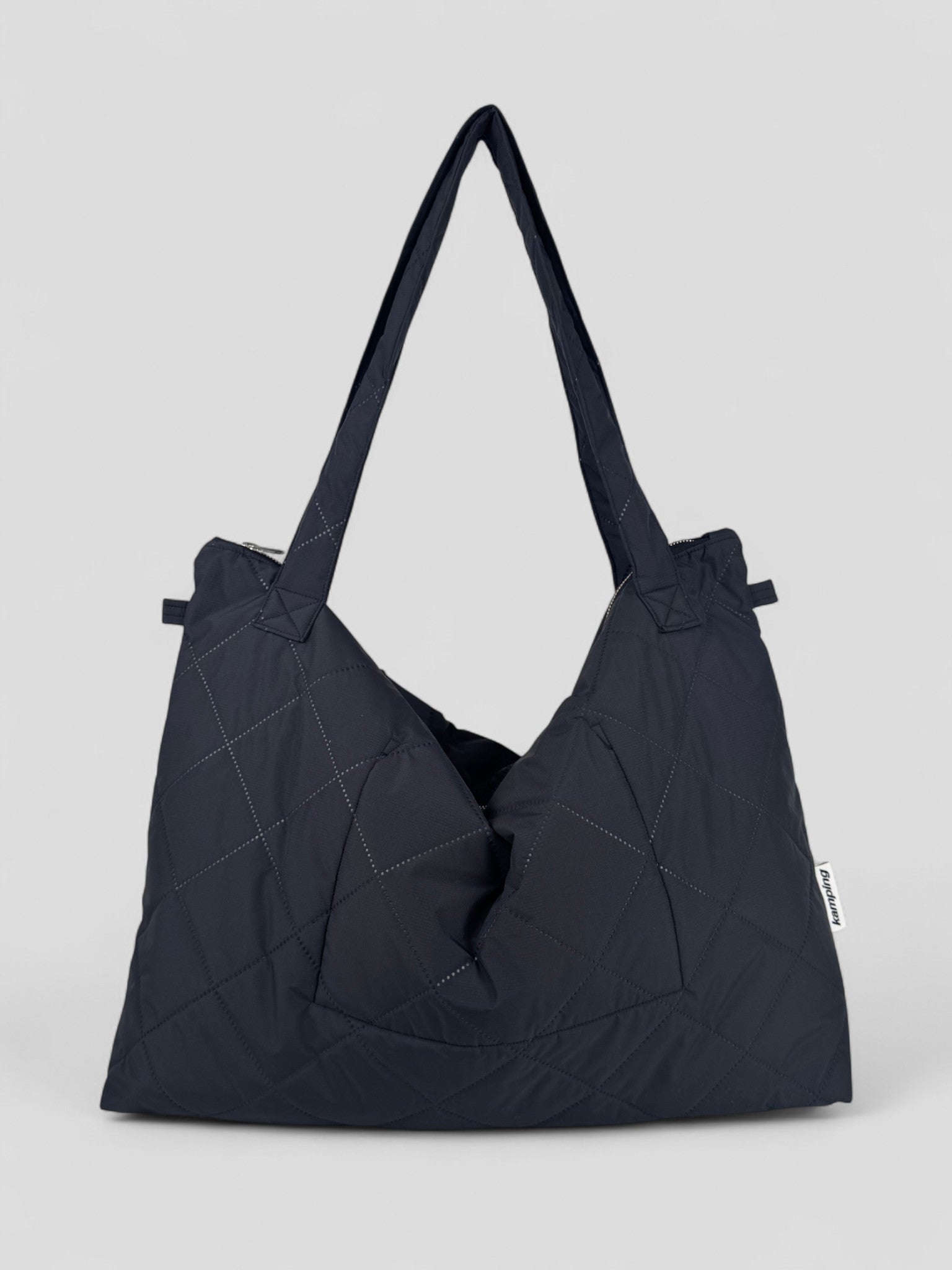 Kamping Studios Mom-Bag und Weekender in Schwarz, Produktfoto, Rueckseite