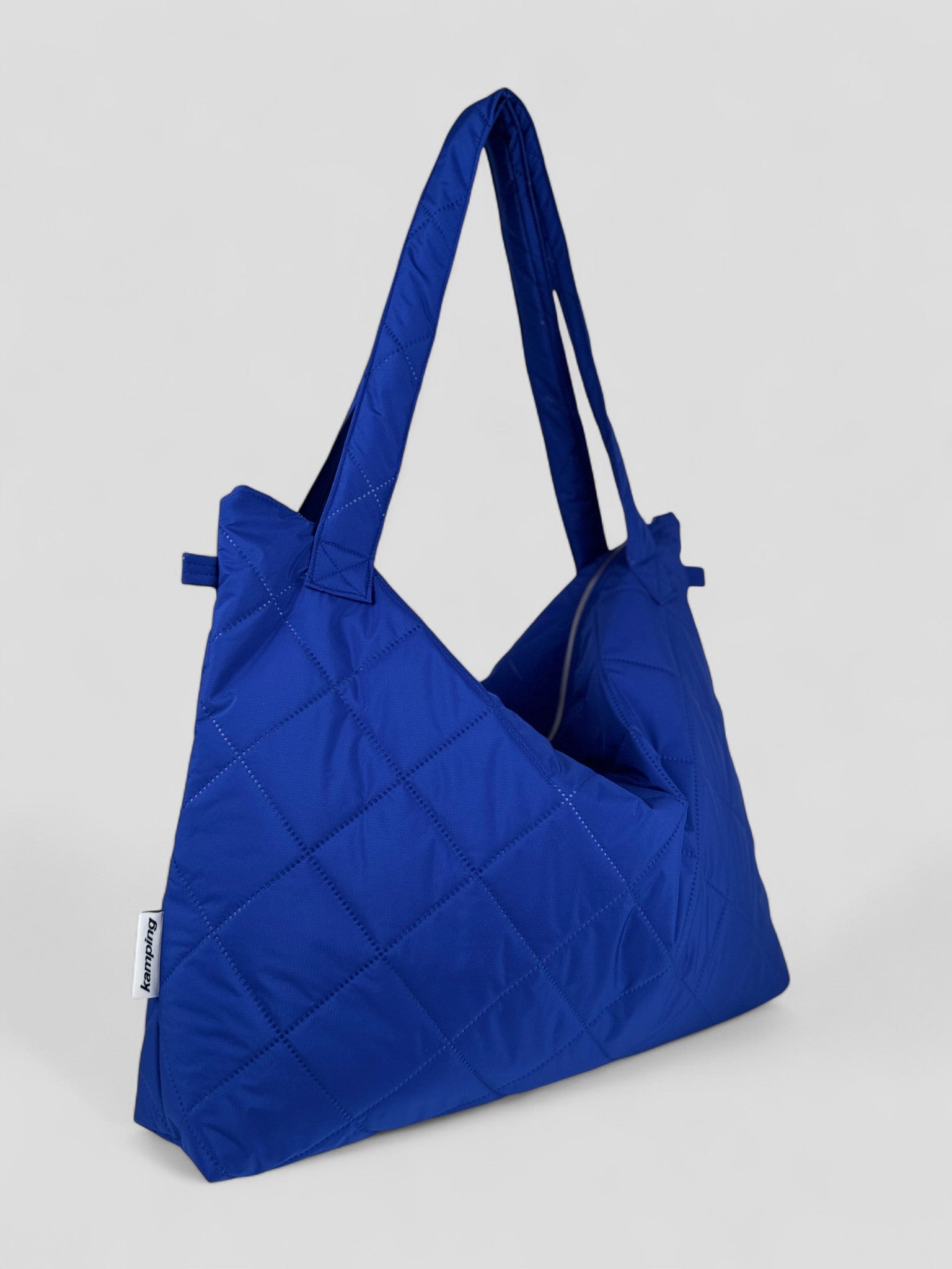 Kamping Studios Mom-Bag und Weekender in Blau, Produktfoto Seitenansicht