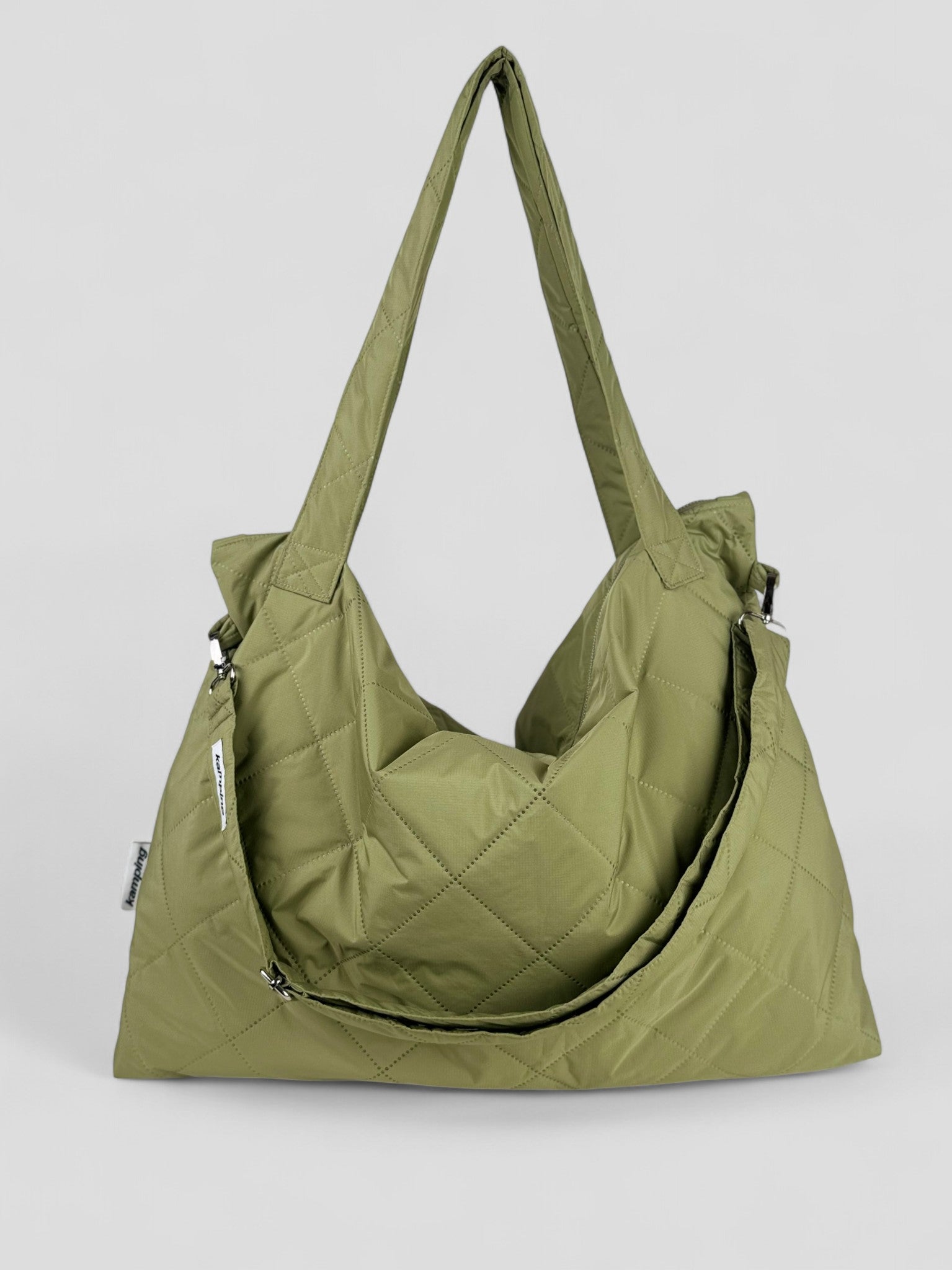 Kamping Studios Mom-Bag und Weekender in Matcha-gruen, Produktfoto Vorderansicht mit Schultergurt