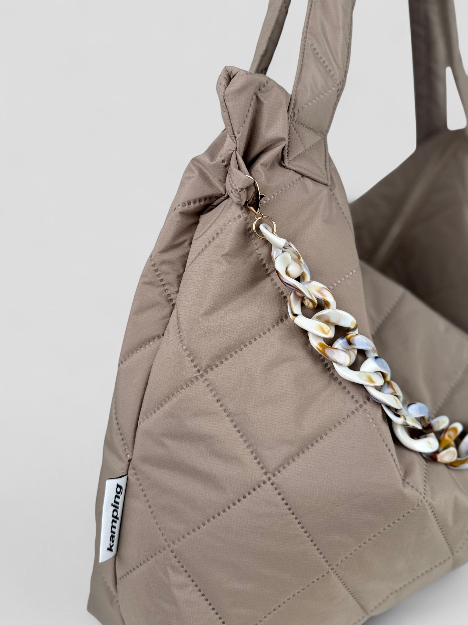 Kamping Studios Mom-Bag und Weekender in beige, Produktfoto Vorderansicht Detail