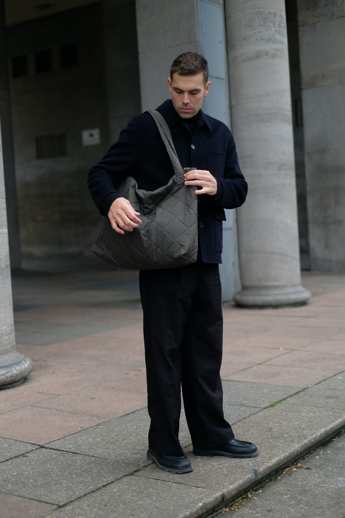 Kamping Studios Mom-Bag und Weekender olive-gruen, am Model