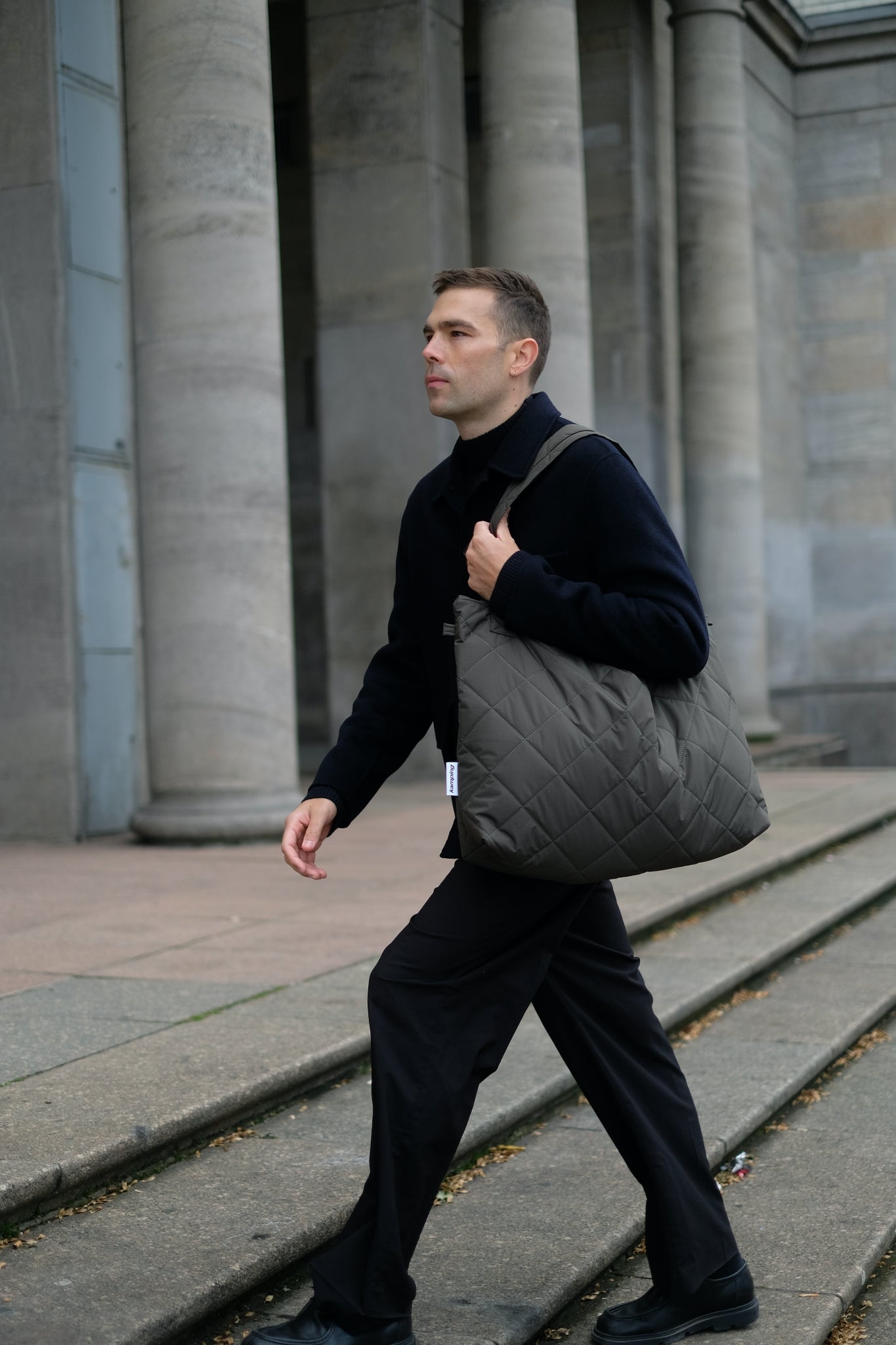Kamping Studios Mom-Bag und Weekender olive-gruen, am Model