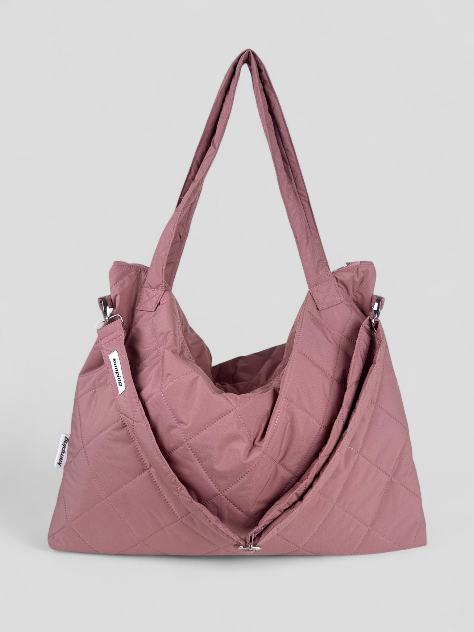 Kamping Studios Mom-bag und Weekender in rosa-pink, Produktfoto, Vorderansicht mit Schultergurt