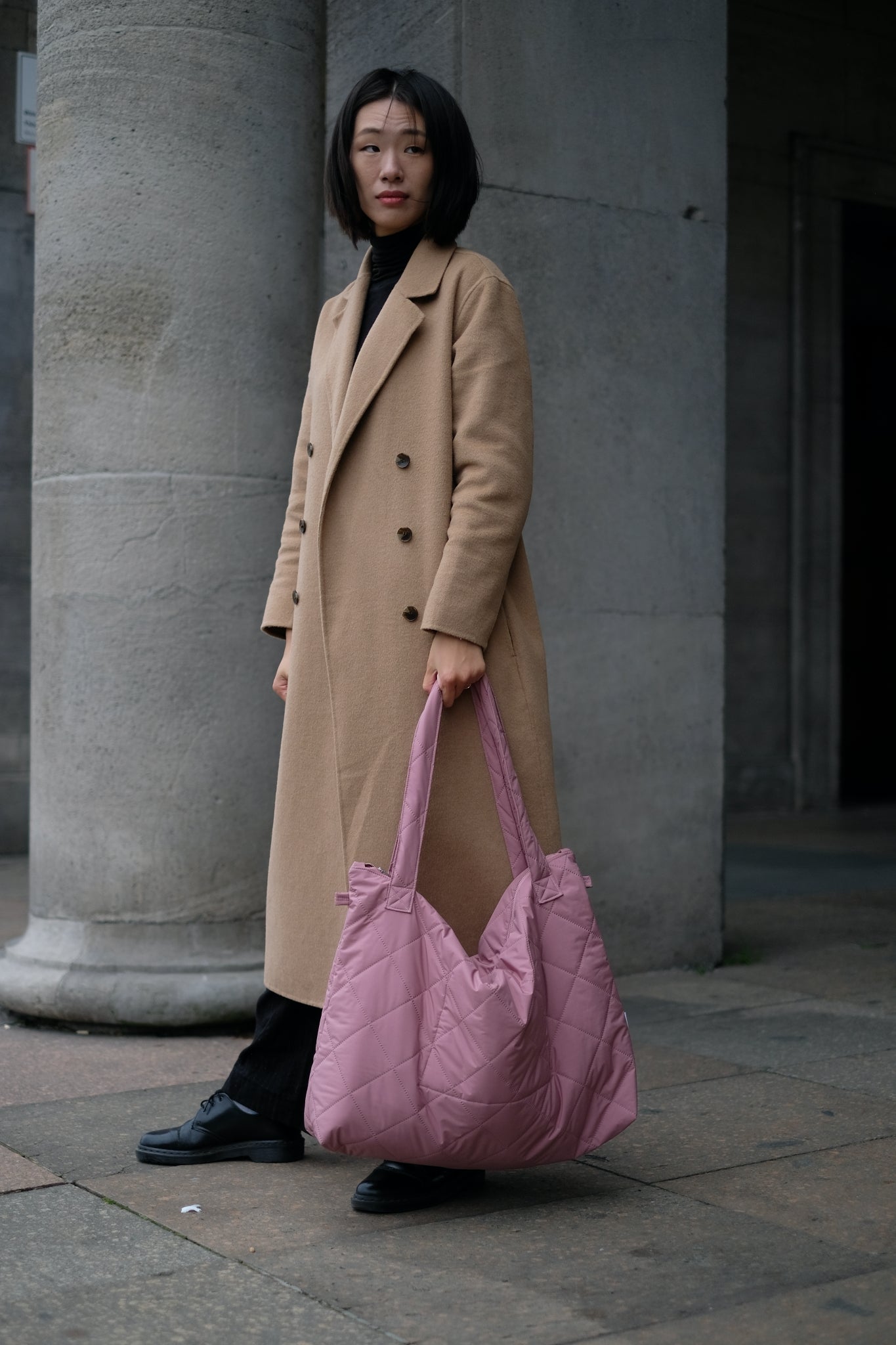 Kamping Studios Mom-bag und Weekender in rosa-pink, am Model 3