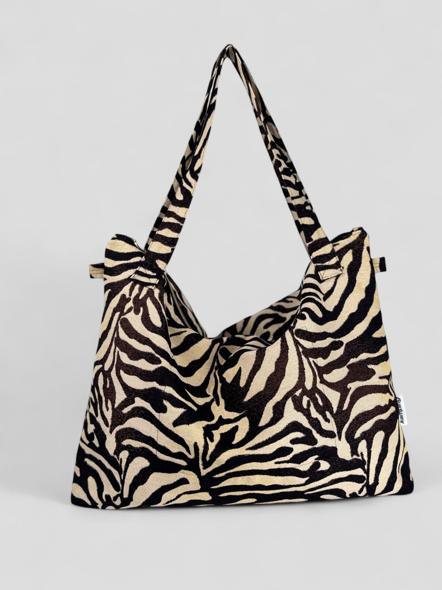 Kamping Studios Mom-Bag und Weekender mit Zebra-Muster, Produktfoto Rueckseite