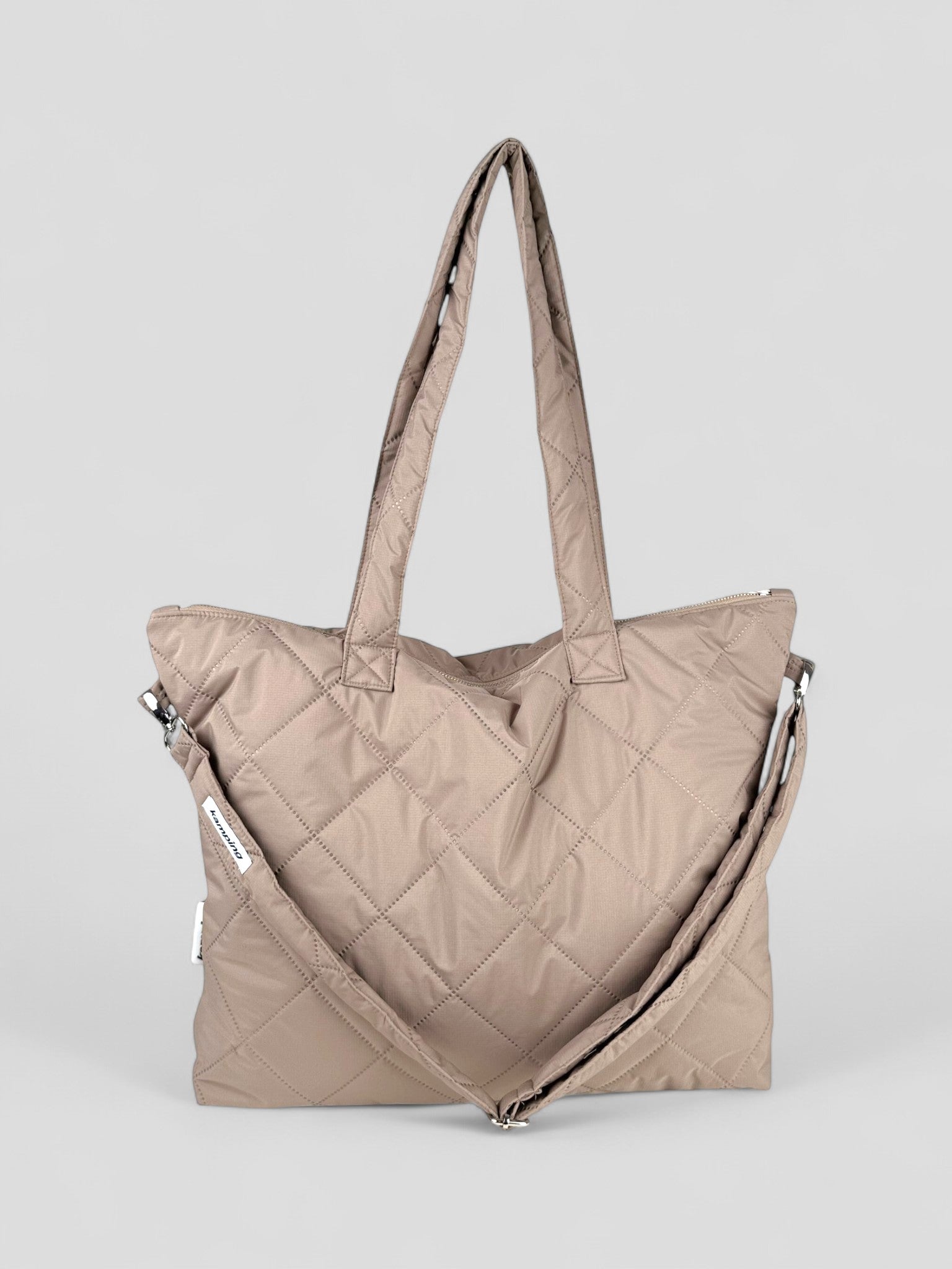 Kamping Studios Shopper beige, Produktfoto mit Schultergurt, Vorderansicht