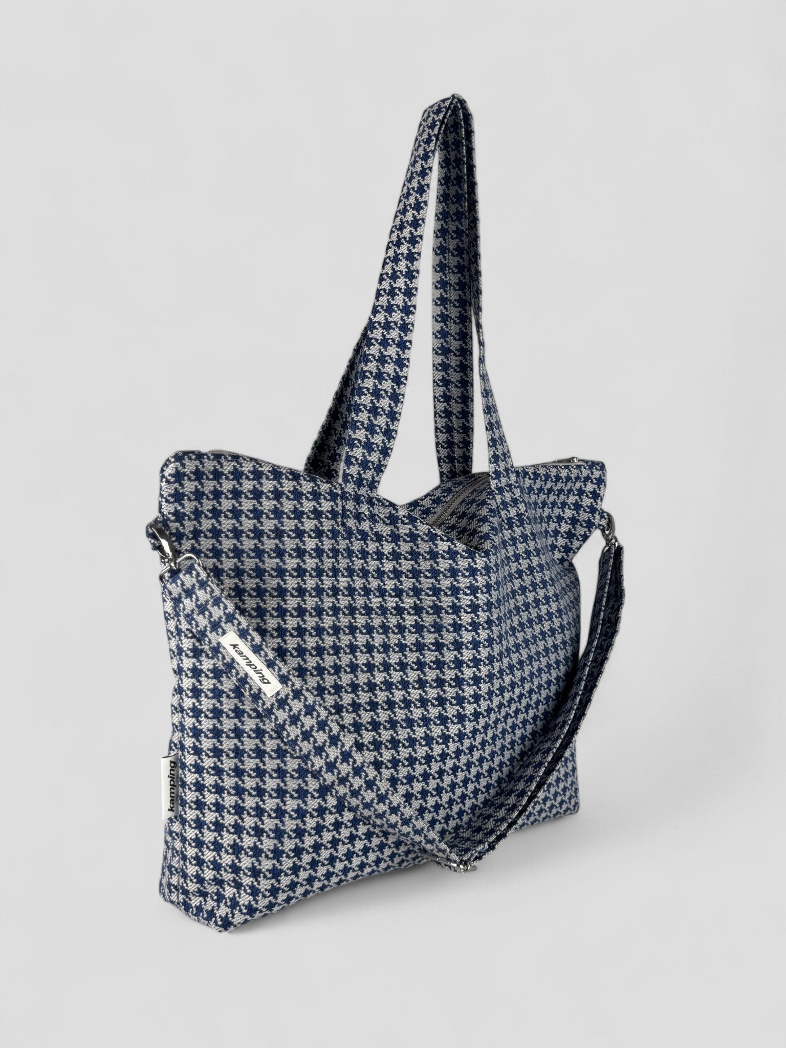 Kamping Studios Shopper blau-kariert, Produktfoto mit Schultergurt, Seitenansicht