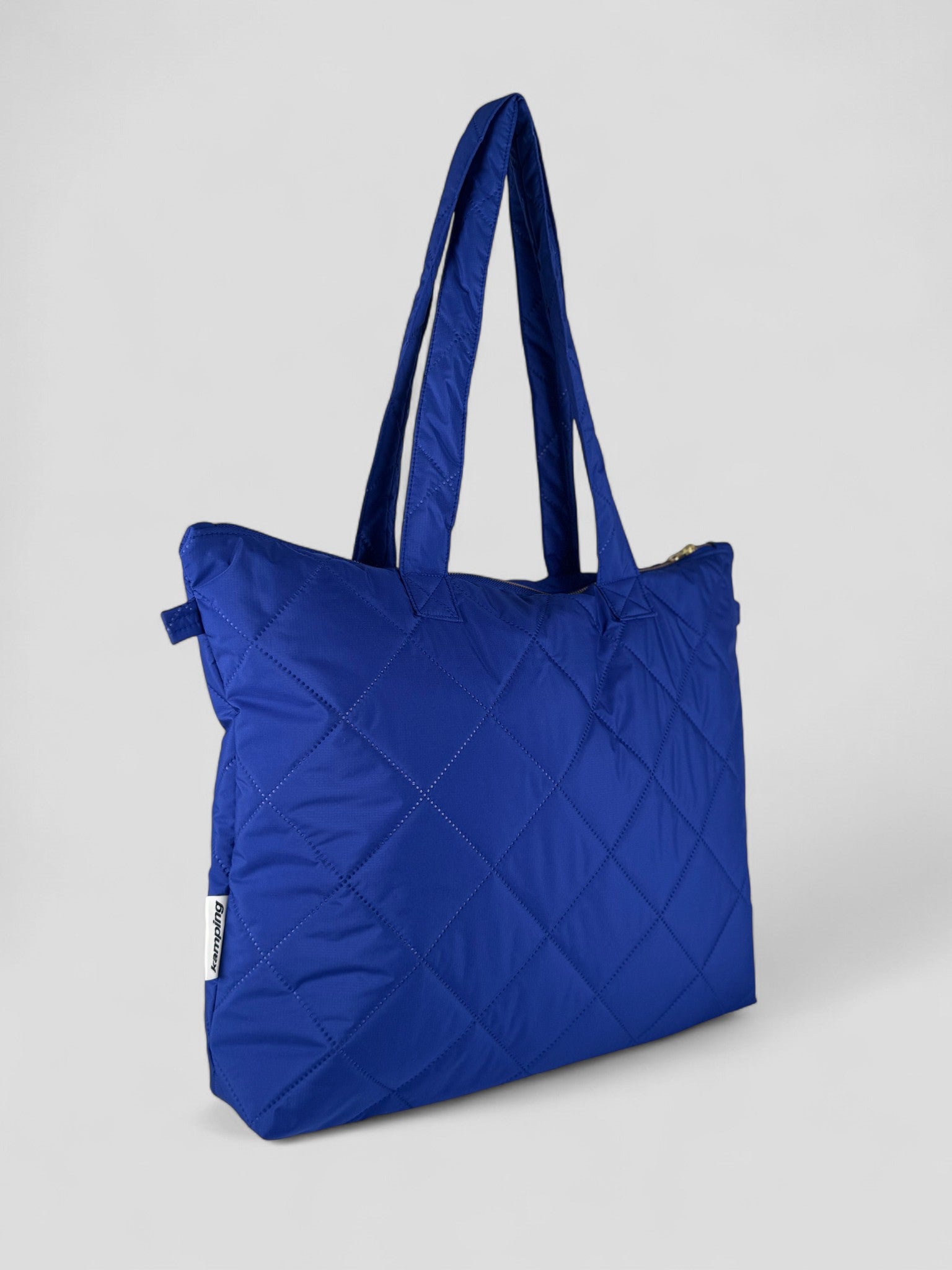 Kamping Studios Shopper in blau, Produktfoto mit Schultergurt, Seitenansicht