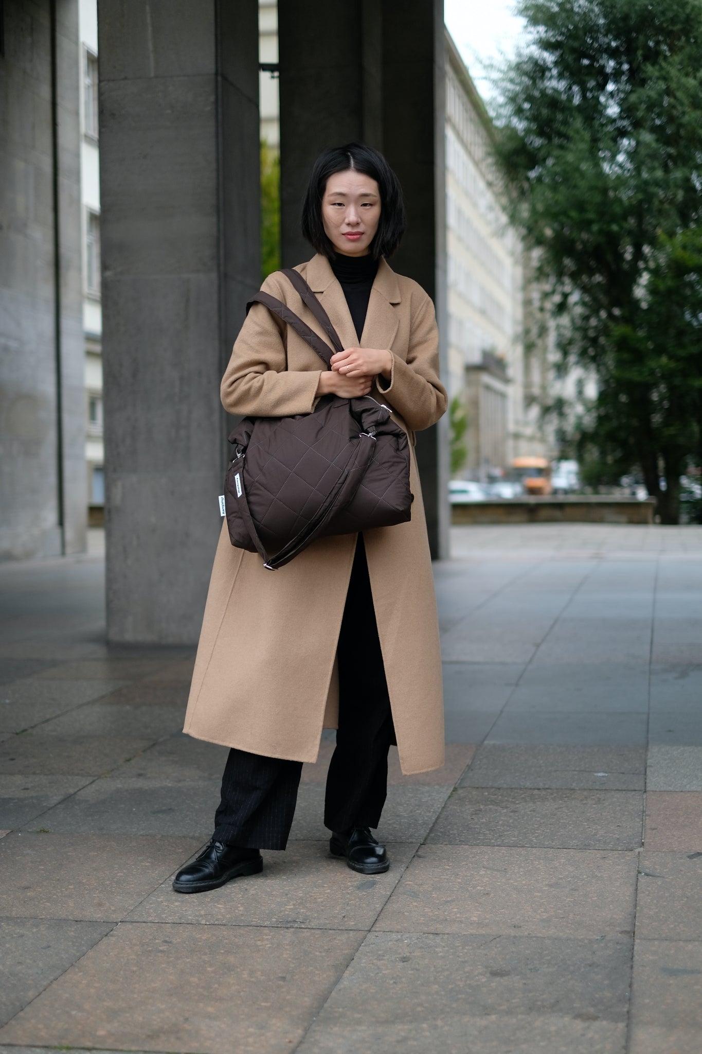 Kamping Studios Shopper braun, am Model