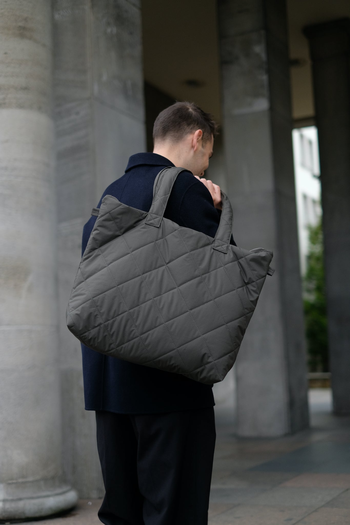 Kamping Studios Shopper,olive-gruen, am Model 6