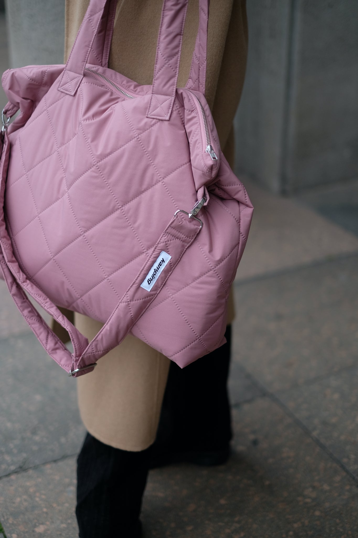 Kamping Studios Shopper rose-pink, am Model,Detail